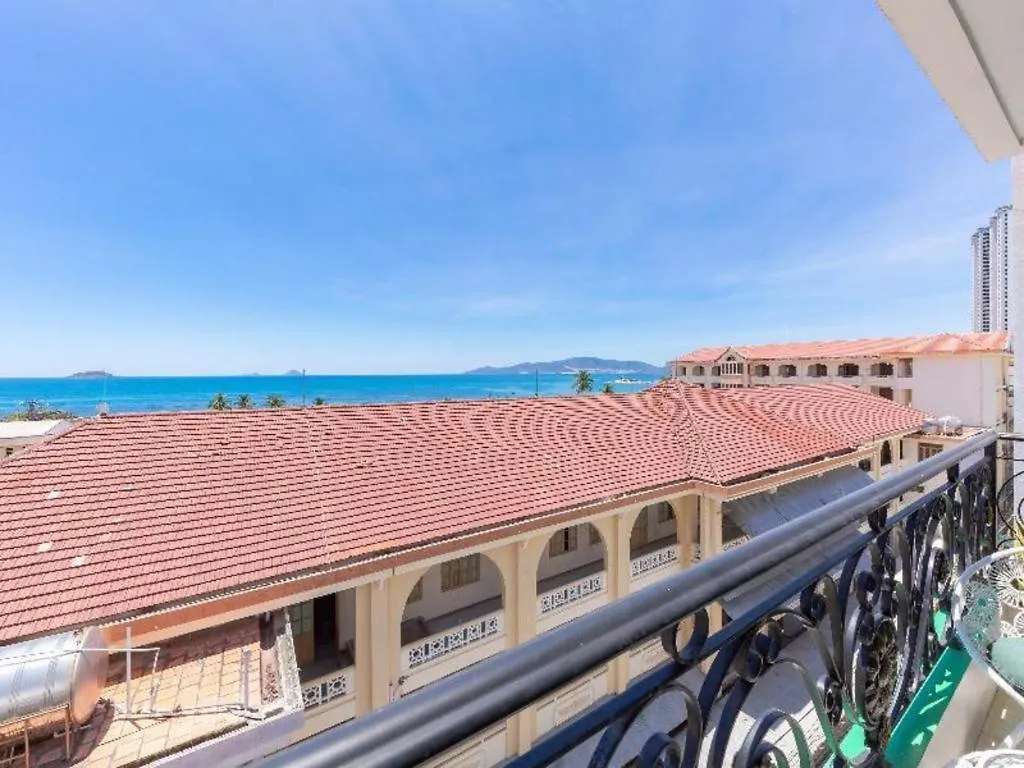 Oyo 1028 Flower House Apartment Nha Trang Hotel