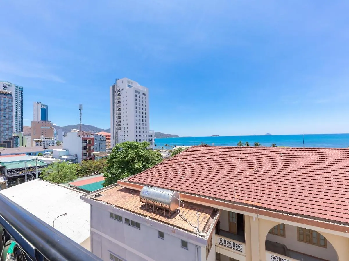 Oyo 1028 Flower House Apartment Nha Trang Hotel