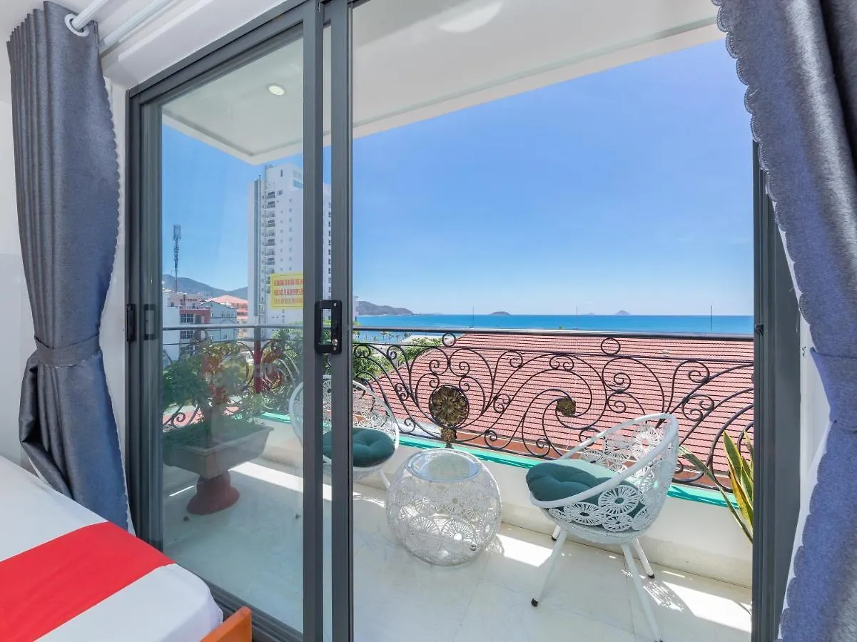 Hotel Oyo 1028 Flower House Apartment Nha Trang