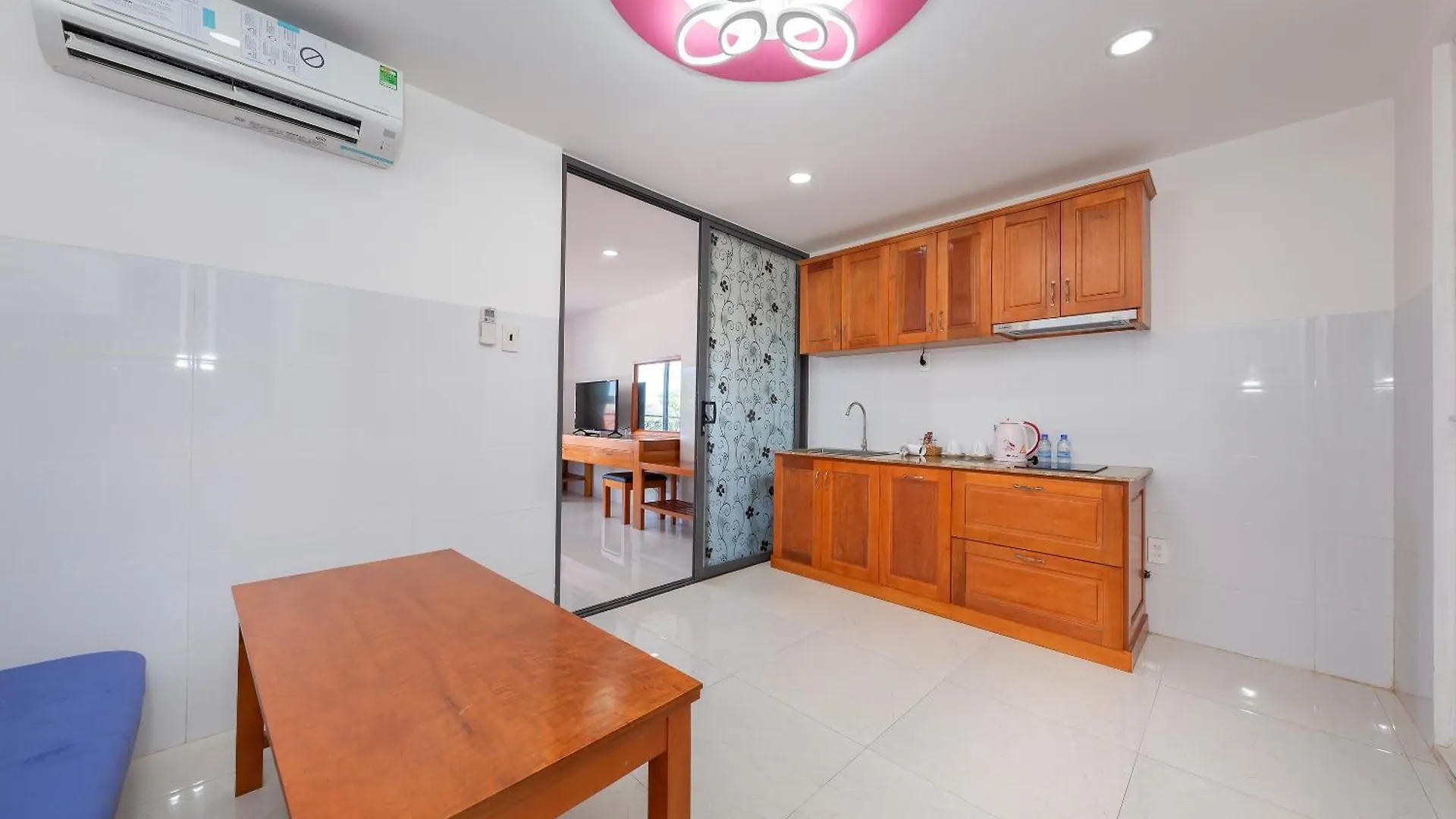 Oyo 1028 Flower House Apartment Nha Trang 2*,  Vietnam