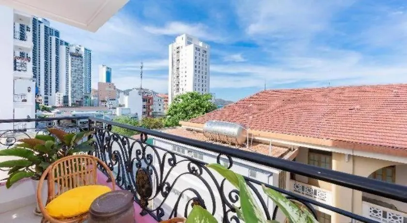Hotel Oyo 1028 Flower House Apartment Nha Trang