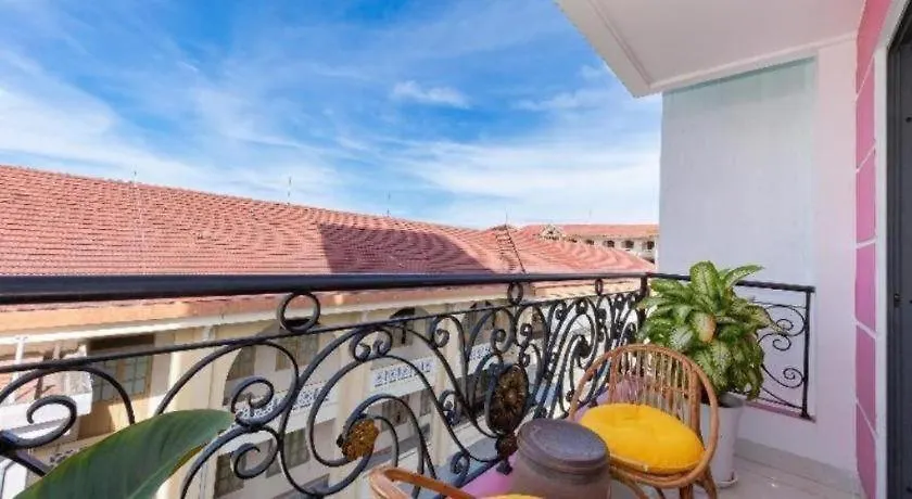 ** Hotel Oyo 1028 Flower House Apartment Nha Trang Vietnam